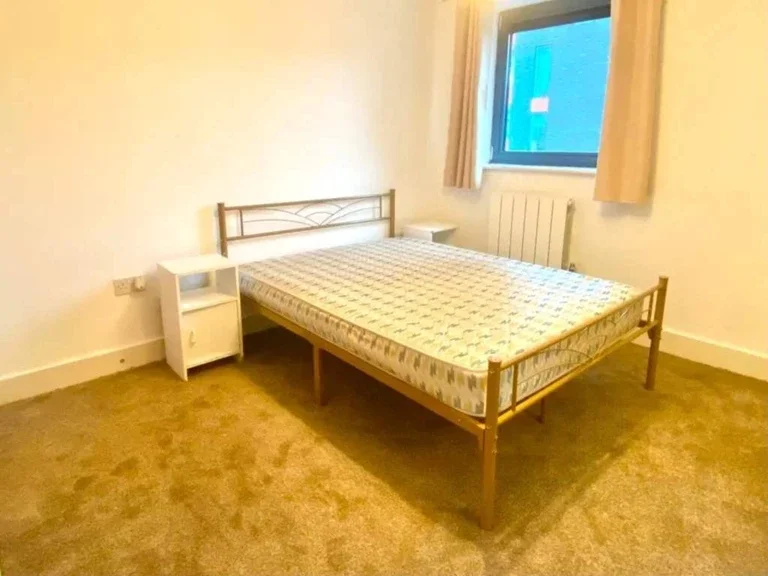 Flat Millharbour in Greater London