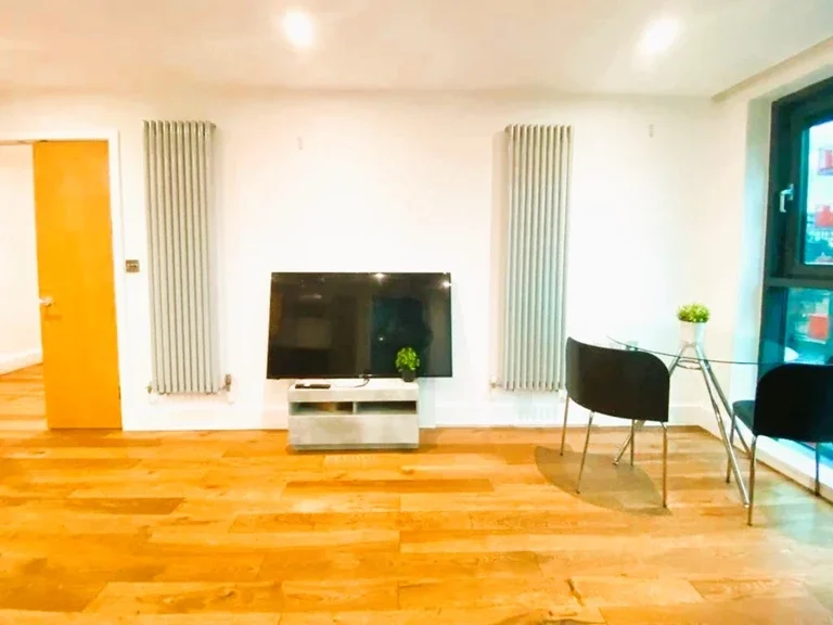 Flat Millharbour in Greater London