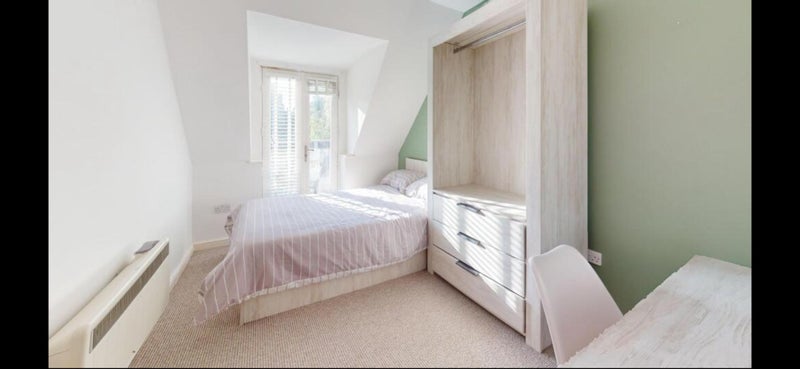 Room North Grange Mount in Leeds