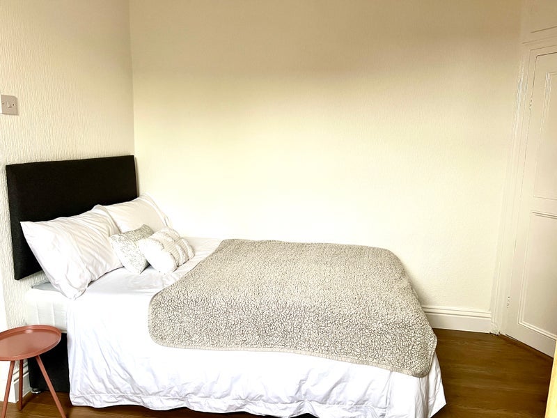 Room Markham Street in Wakefield