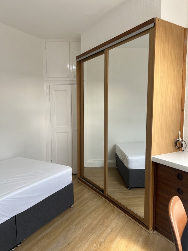 Room Markham Street in Wakefield