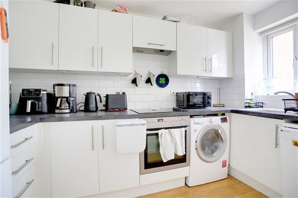 Flat Leigh Hunt Drive in Greater London