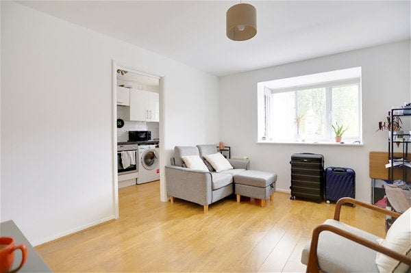 Flat Leigh Hunt Drive in Greater London