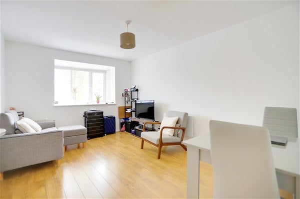 Flat Leigh Hunt Drive in Greater London