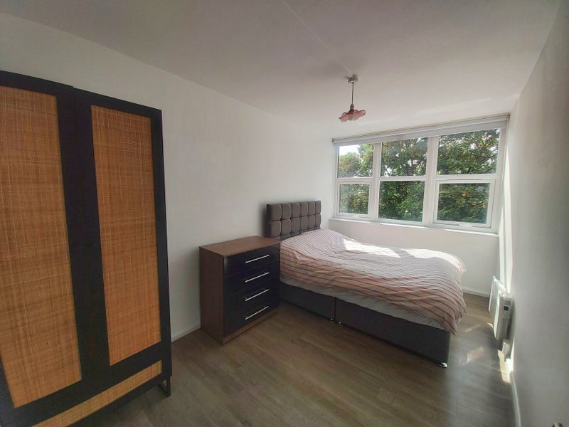 Room Oldham Road in Manchester
