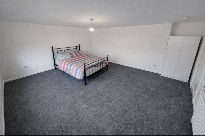 Room Holburne Road in Greater London