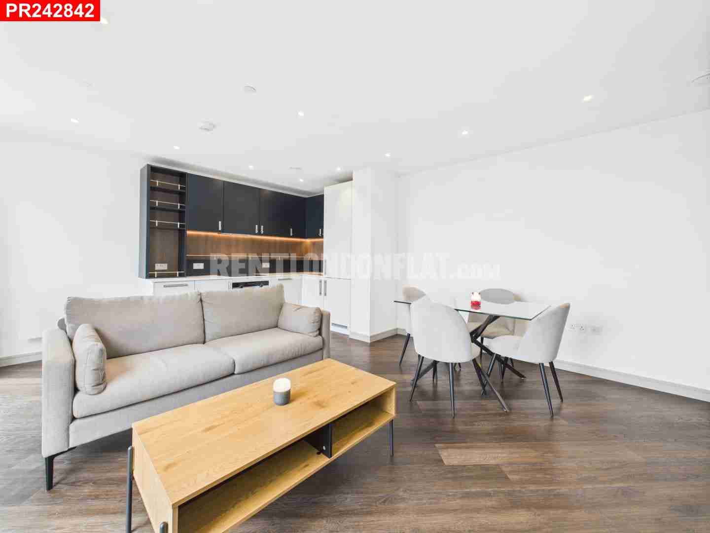 Flat Fairfield Avenue in Borough of Spelthorne