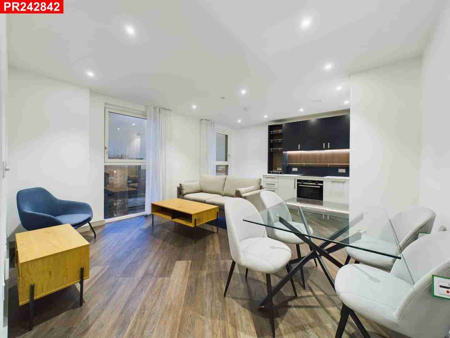 Flat Fairfield Avenue in Staines-upon-Thames
