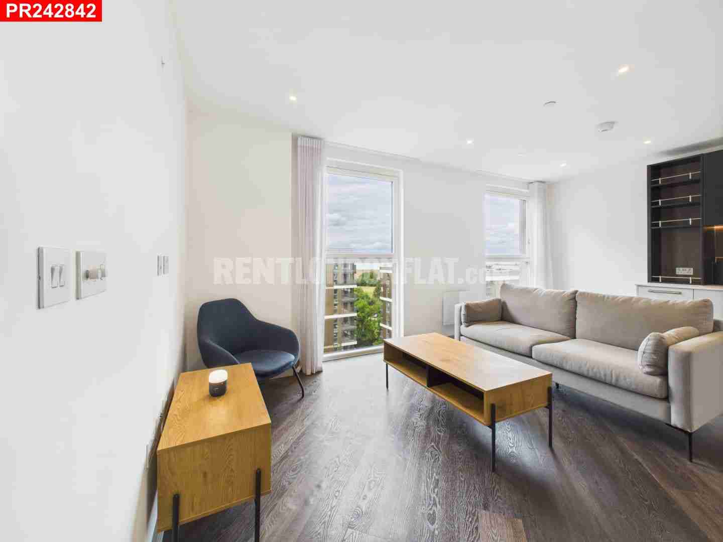 Flat Fairfield Avenue in Borough of Spelthorne