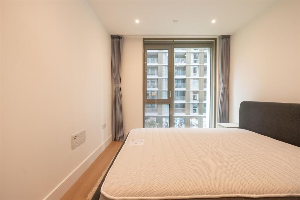 Flat York Road in Greater London