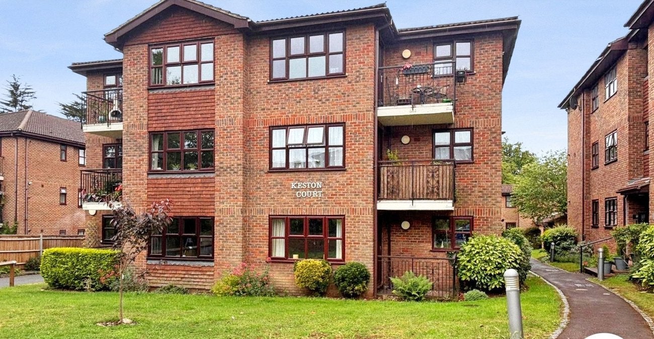 Flat Balmoral Gardens in Greater London
