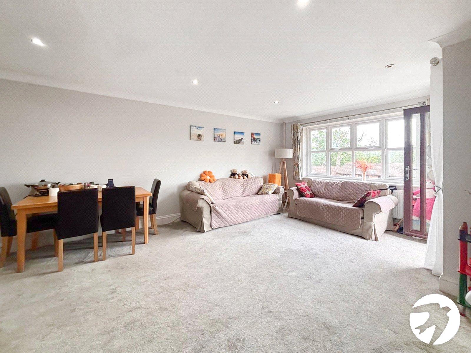 Flat Balmoral Gardens in Greater London