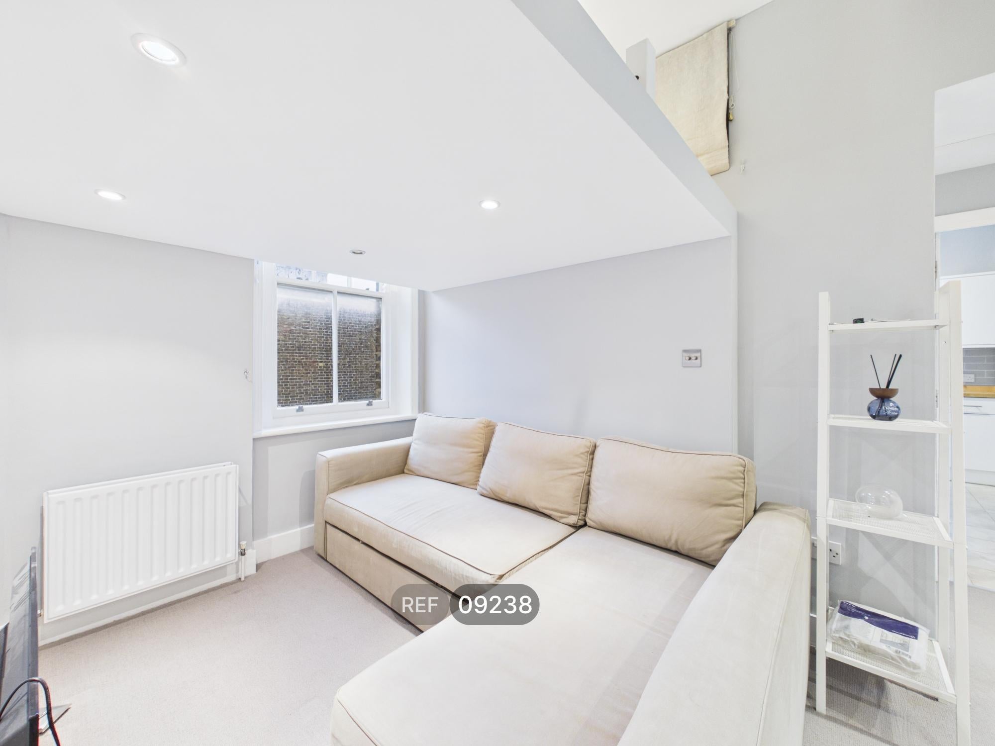 Flat Prince of Wales Drive in Greater London