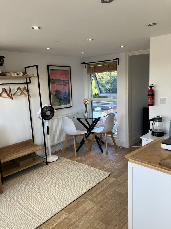 Room Sandown Road in Greater London