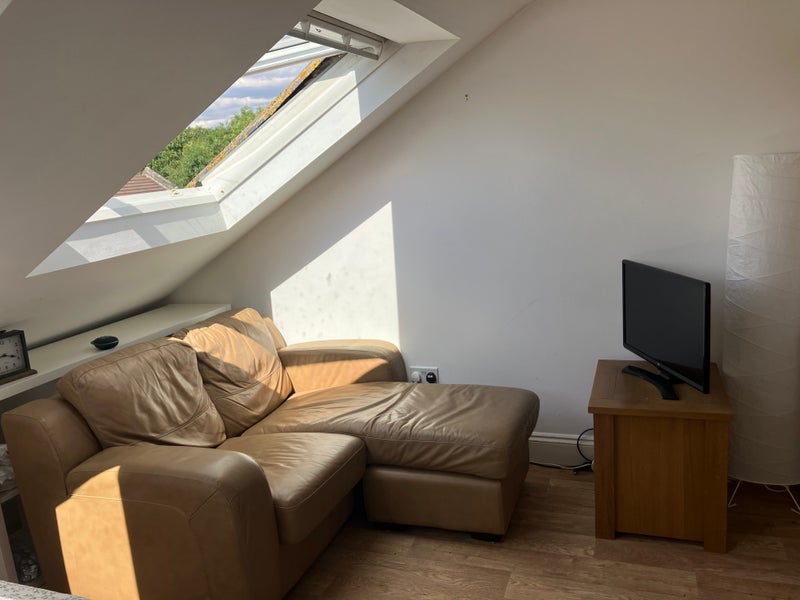 Room Sandown Road in Greater London