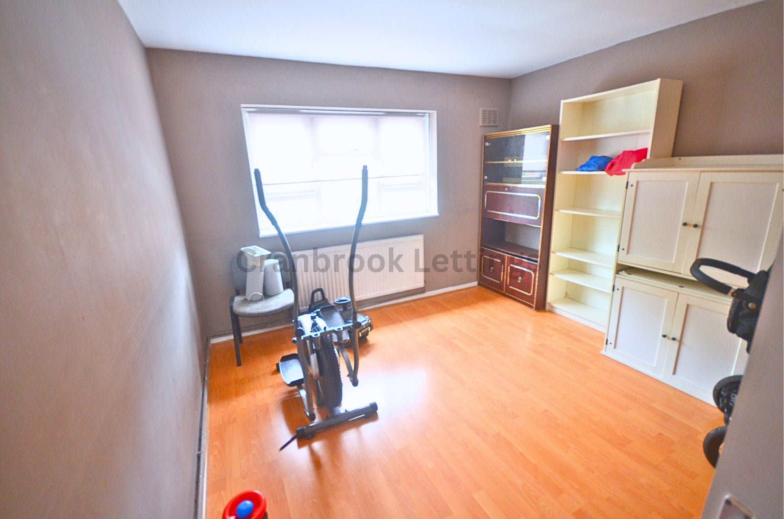 Flat Tennyson Avenue in Greater London