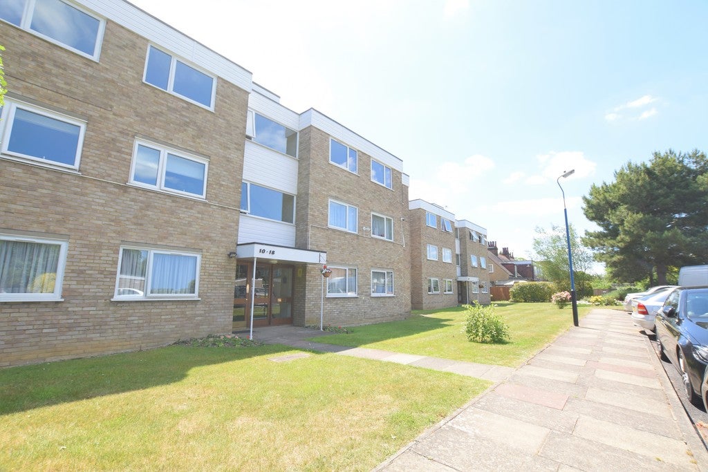 Flat Barton Meadows in Greater London