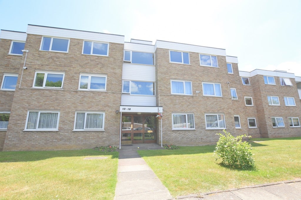 Flat Barton Meadows in Greater London