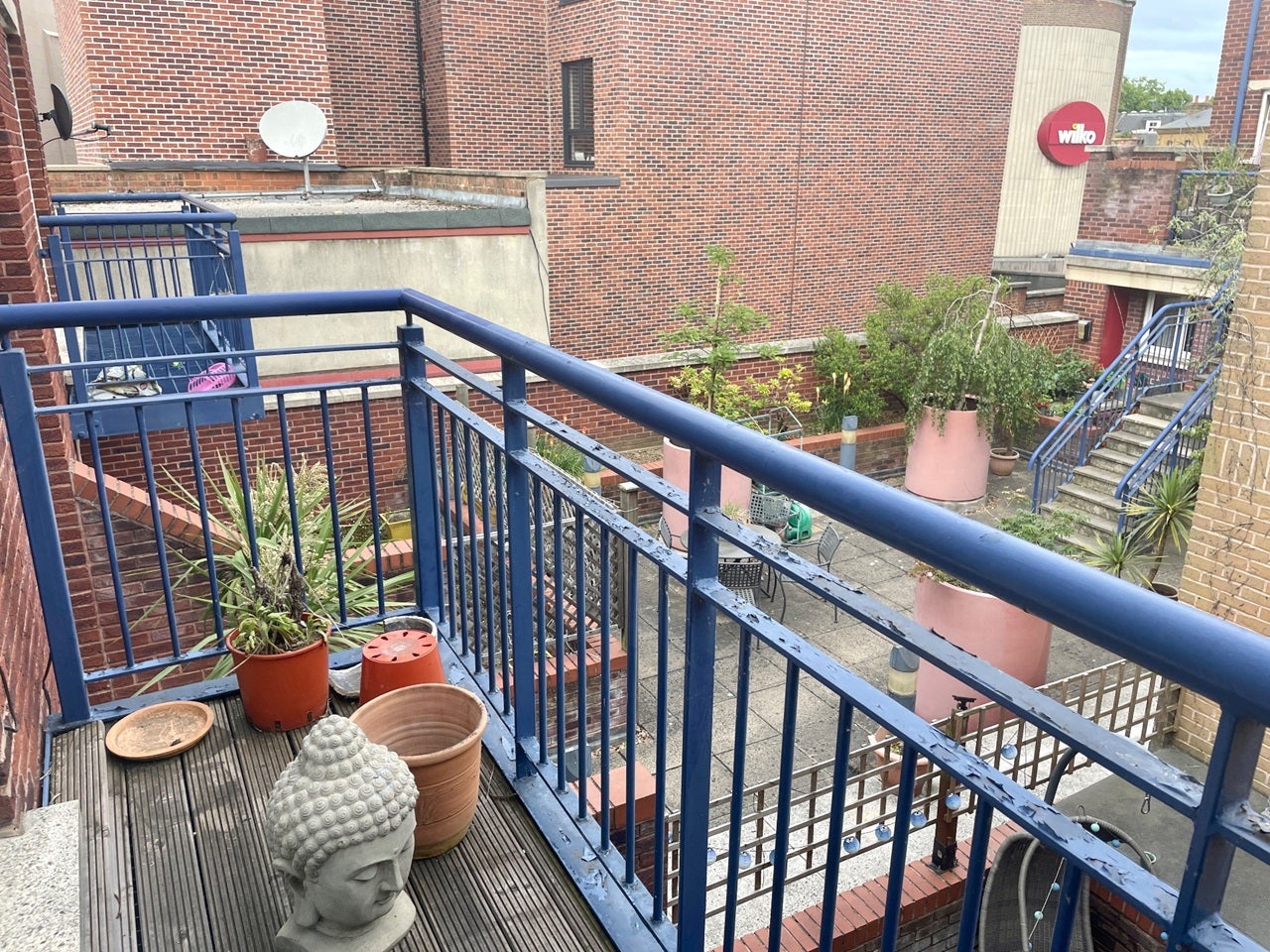 Flat Clarence Street in Greater London