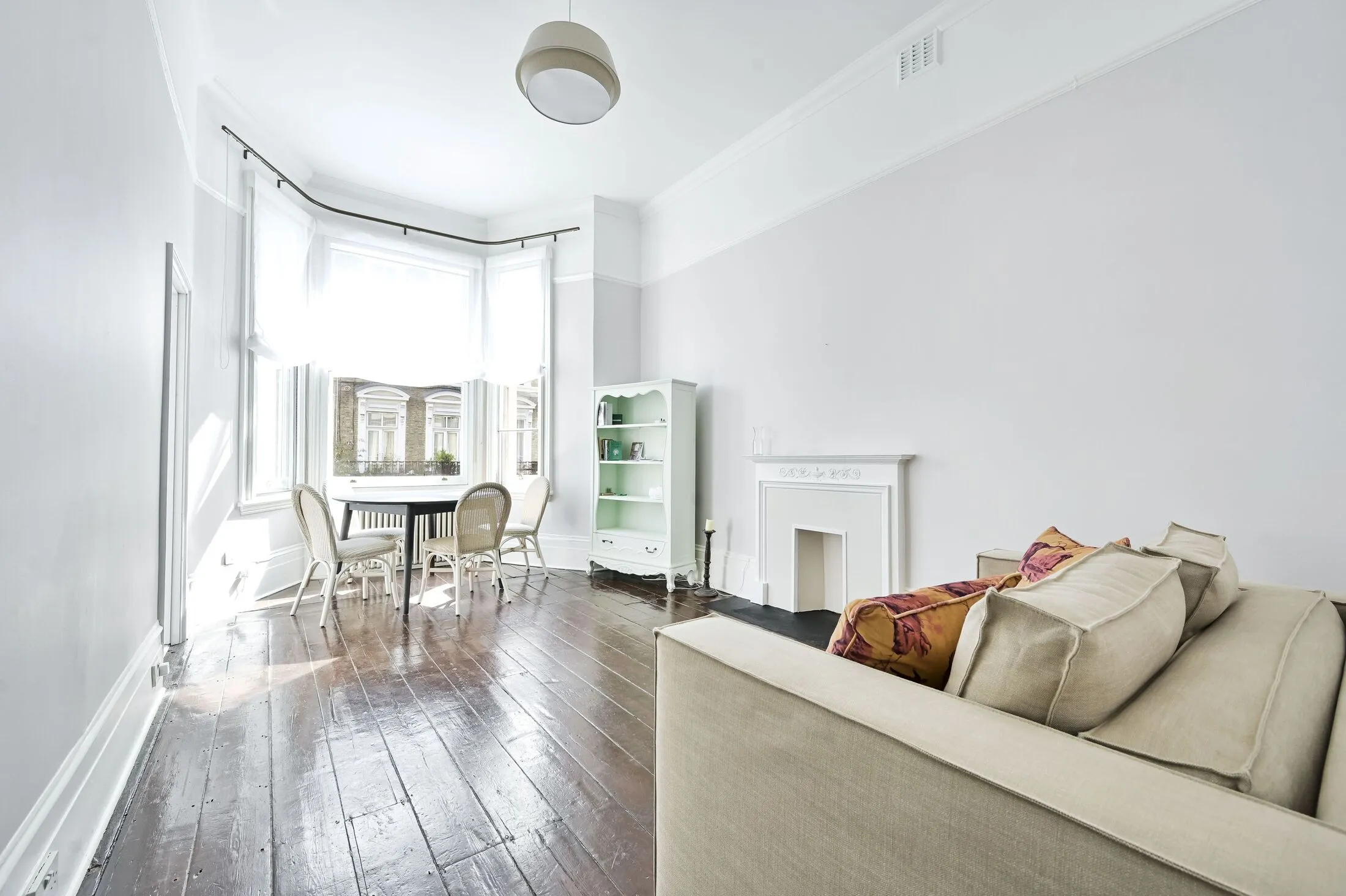 Flat Ifield Road in Greater London