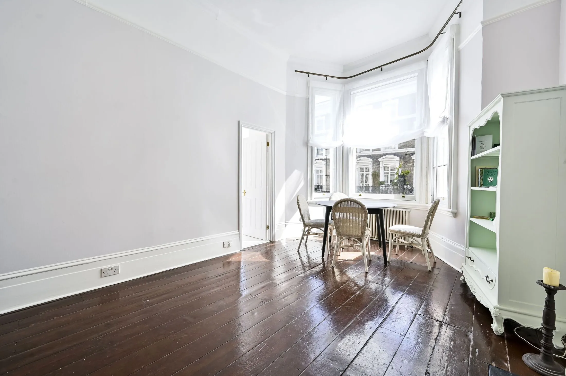 Flat Ifield Road in Greater London