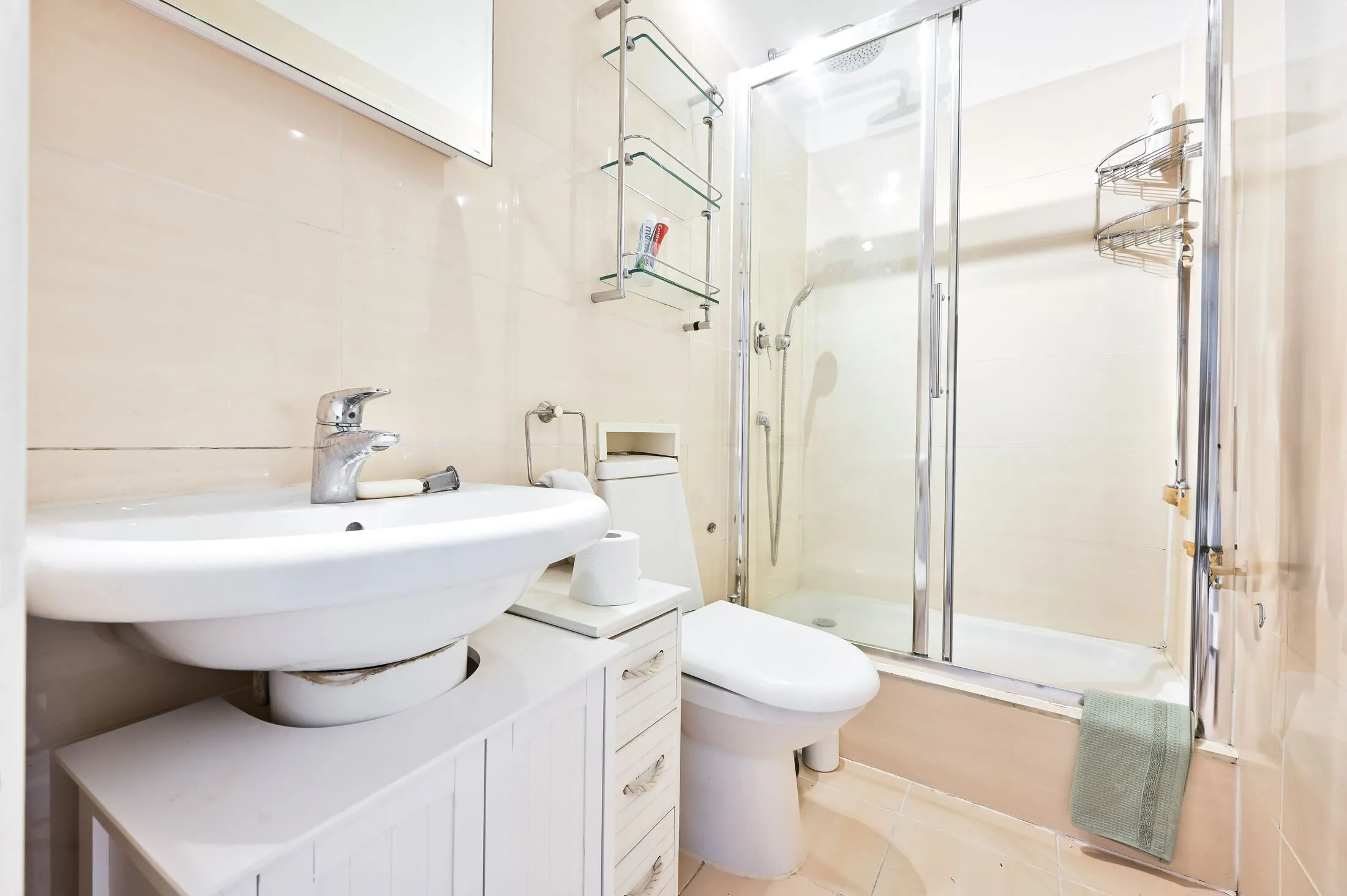 Flat Ifield Road in Greater London