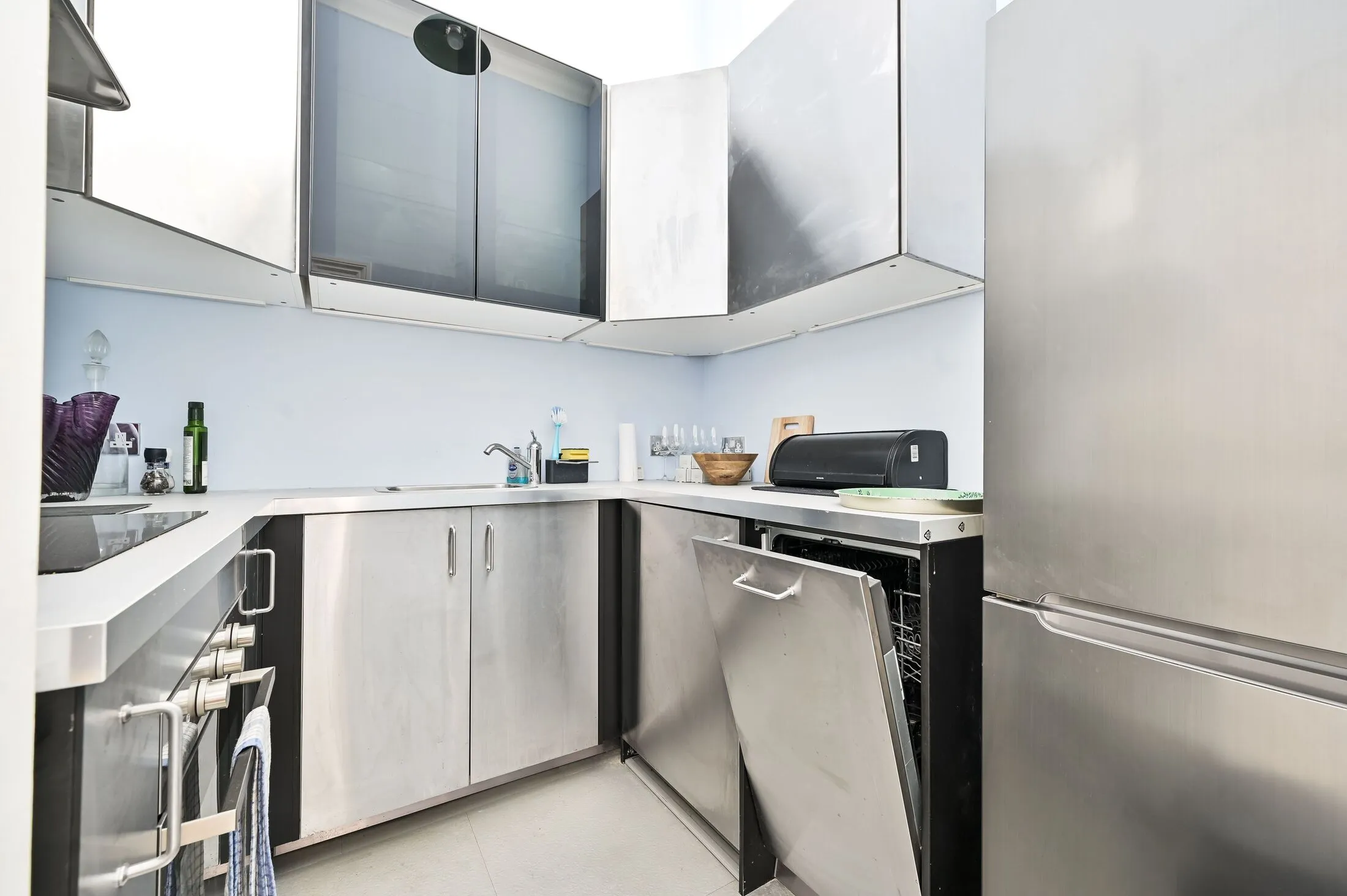 Flat Ifield Road in Greater London