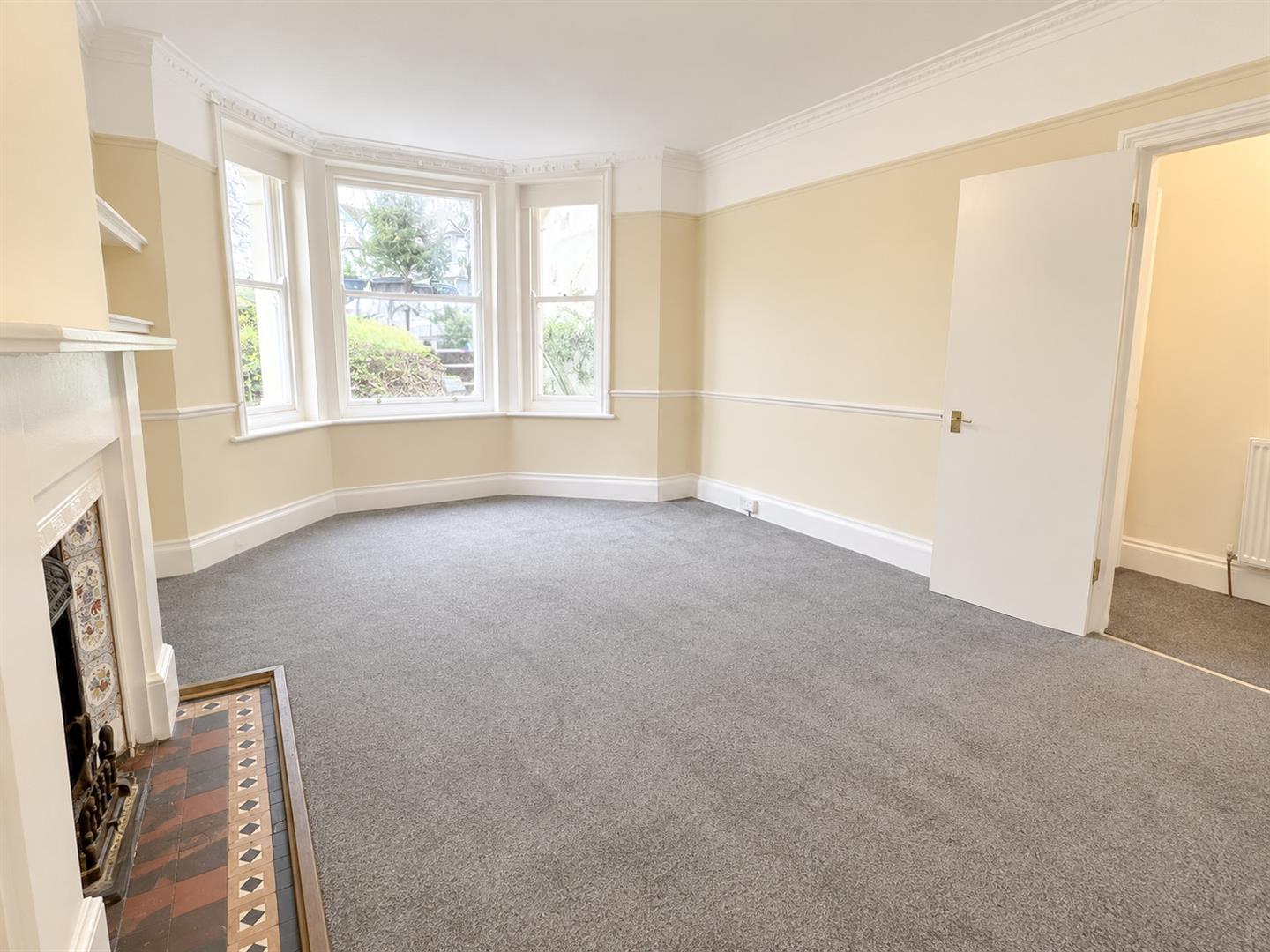 Flat De Cham Road in St Leonards