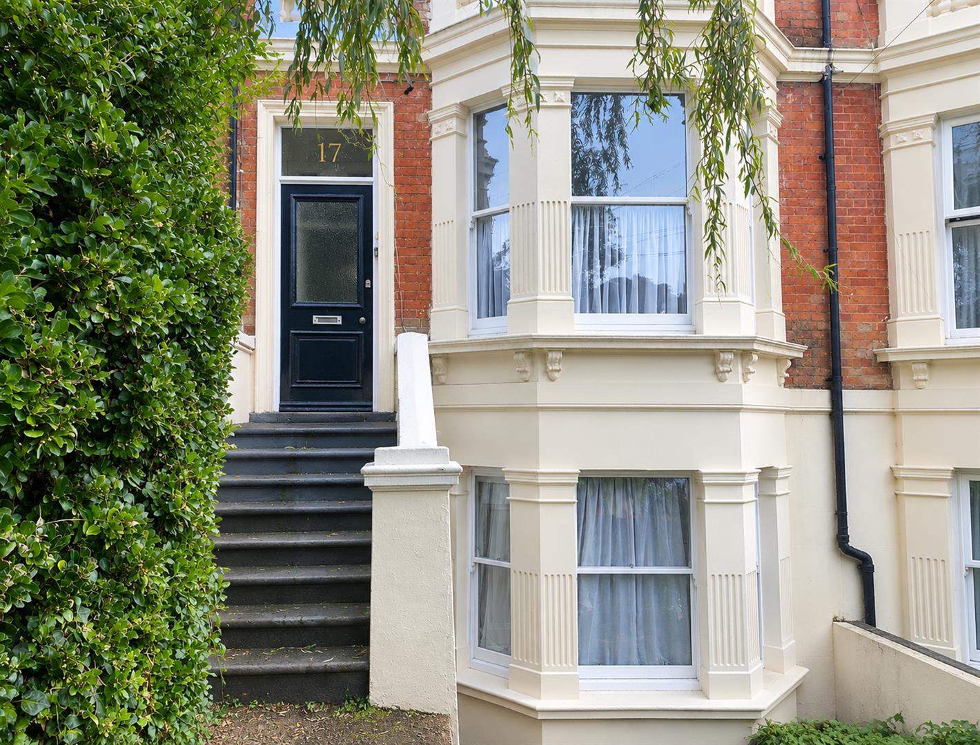 Flat De Cham Road in St Leonards