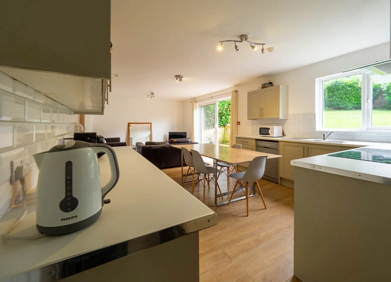 Room Dashwood Avenue in High Wycombe