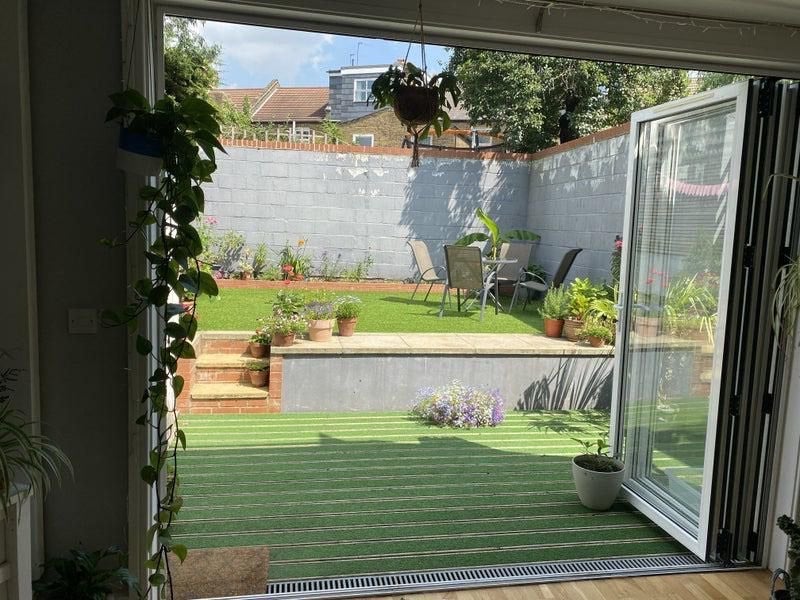 Room Garratt Lane in Greater London