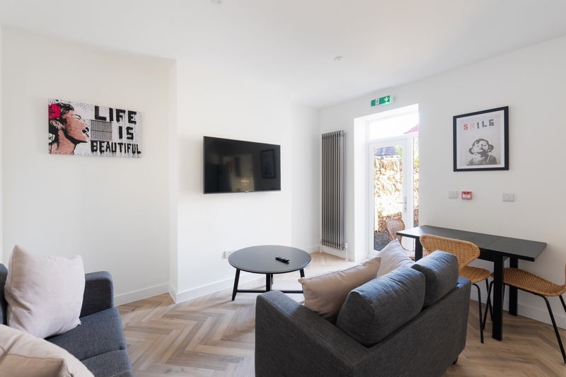Room Thicket Road in Bristol