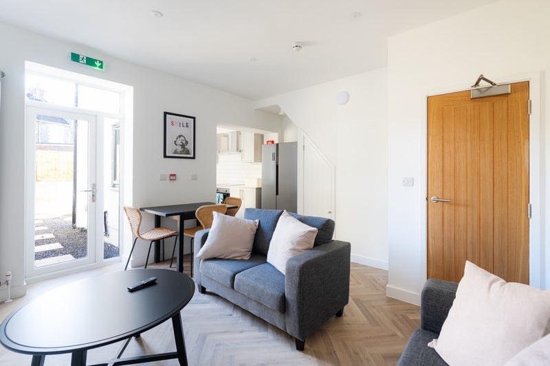 Room Thicket Road in Bristol