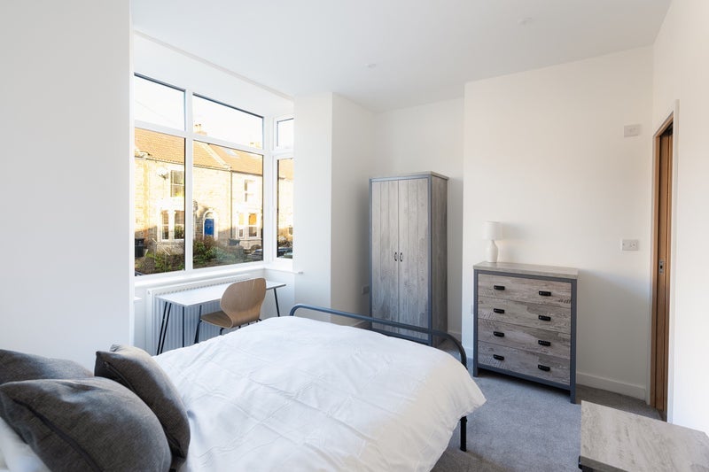 Room Thicket Road in Bristol