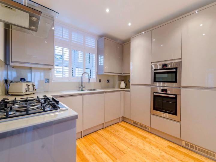 Flat Watts Street in London