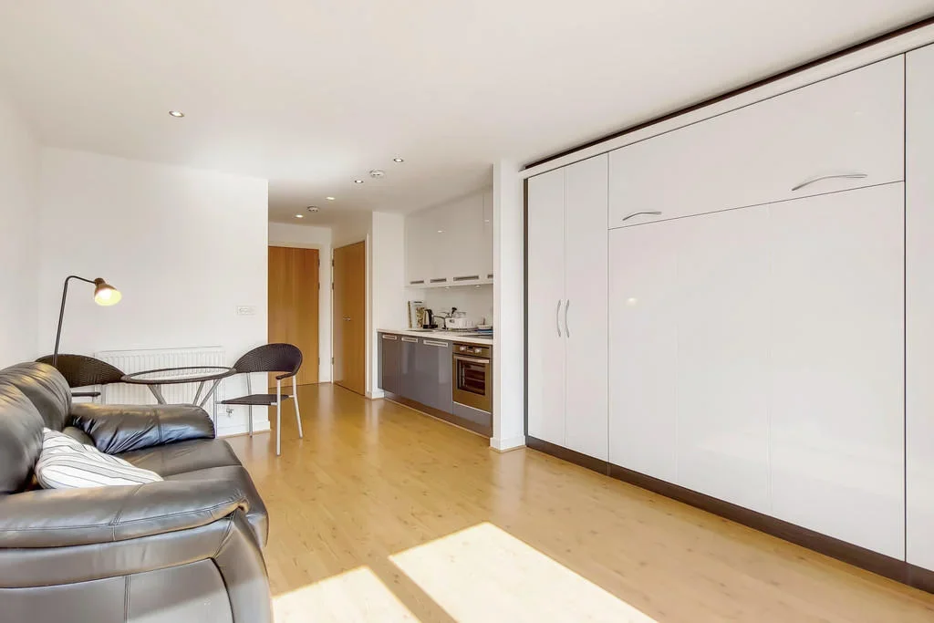 Flat Conington Road in Greater London