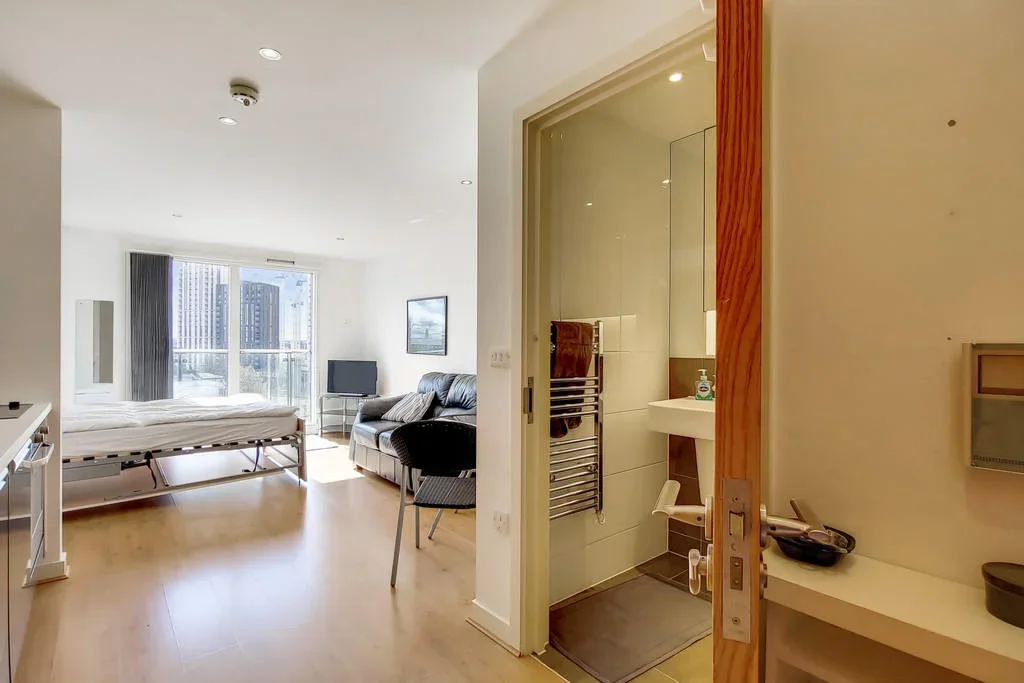 Flat Conington Road in Greater London