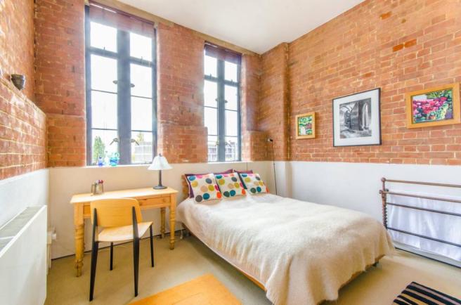 Flat Pentonville Road in Greater London