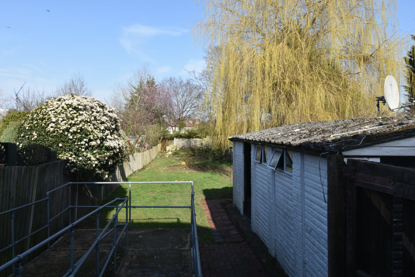 House Abbotts Drive in Greater London
