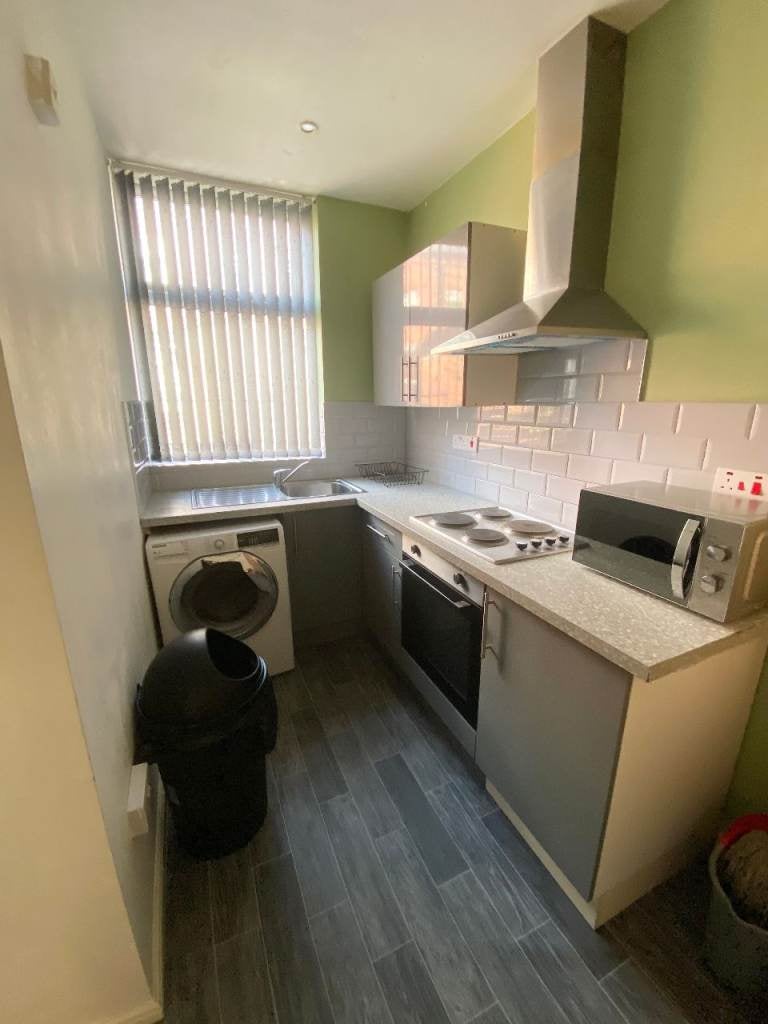 Flat Elford Grove in Leeds