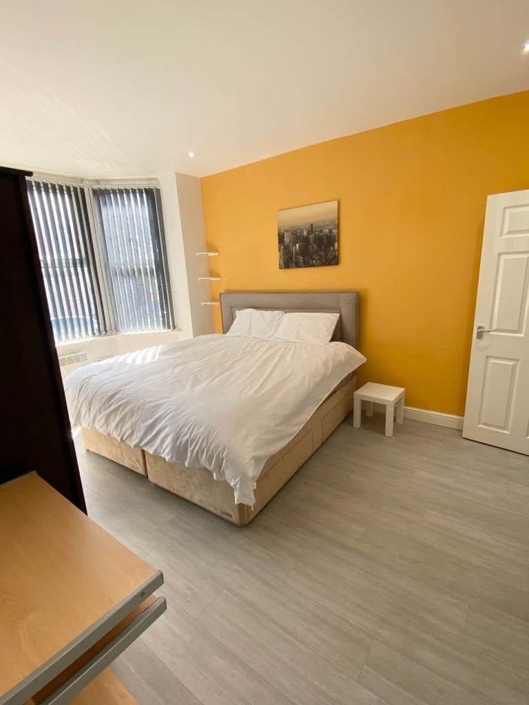Flat Elford Grove in Leeds
