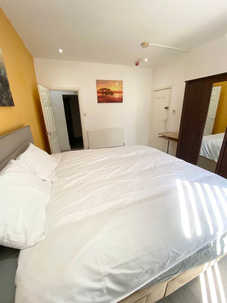 Flat Elford Grove in Leeds