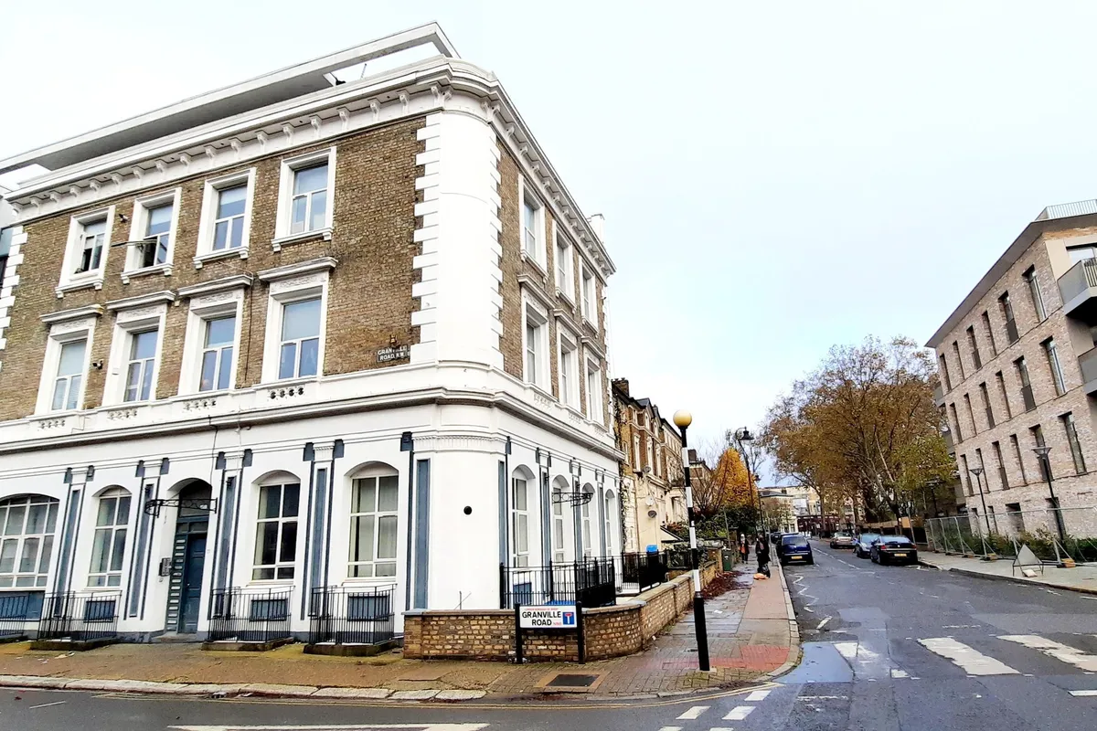Flat Cambridge Road in Greater London