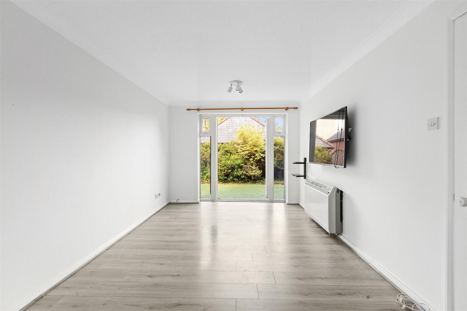 Flat Kingsmead Road in Flackwell Heath