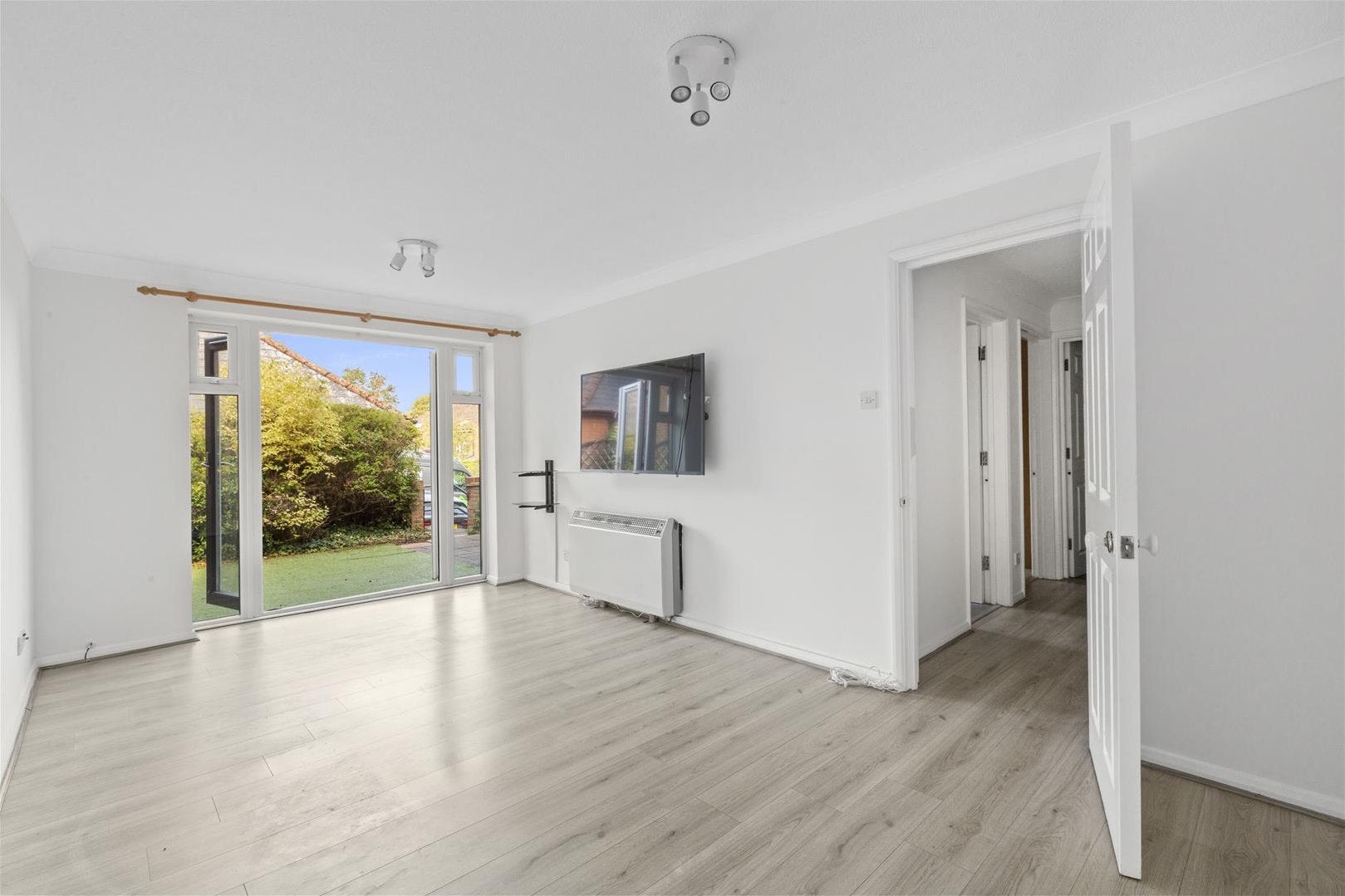 Flat Kingsmead Road in Flackwell Heath