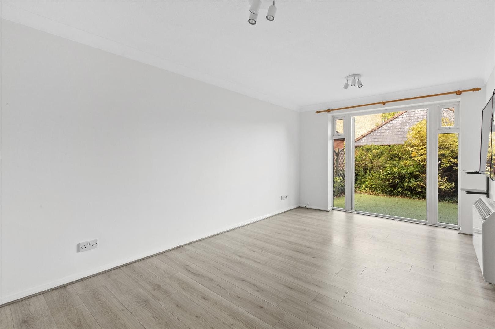 Flat Kingsmead Road in Flackwell Heath