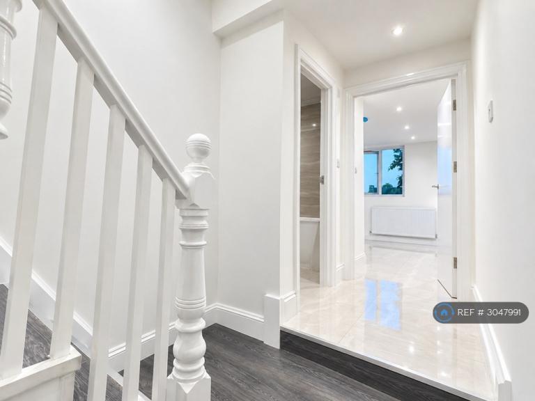 Flat Ecclesbourne Road in Greater London