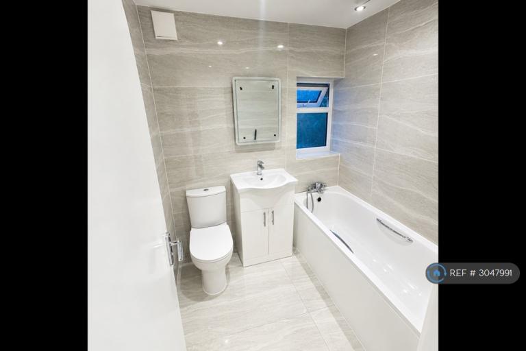 Flat Ecclesbourne Road in Greater London