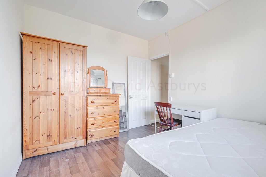 Flat Colebert Avenue in Greater London