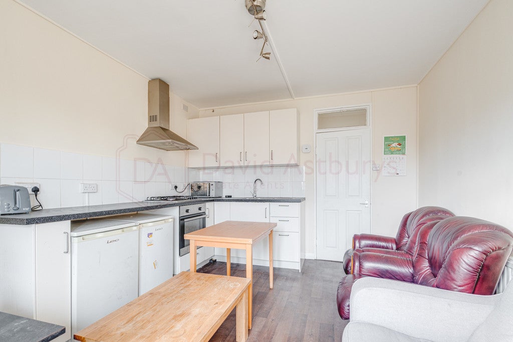 Flat Colebert Avenue in Greater London